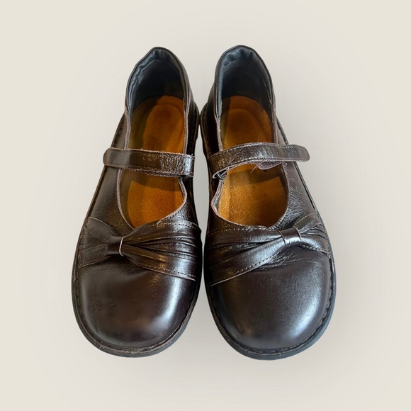 NAOT Brown Leather Mary Jane Shoe  Comfort Flat Sz EU 39/ US Size 8-8.5 - Picture 3 of 12